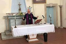 Visita privata al cimitero: Monsignor Spreafico benedice tutti i defunti