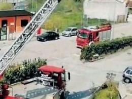 Cornicione pericolante: intervento di messa in sicurezza in una palazzina Ater