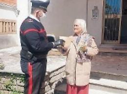 Coronavirus, i carabinieri consegnano la pensione agli anziani in difficoltà