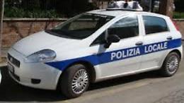 Scontro tra due furgoni: momenti di paura per i due conducenti