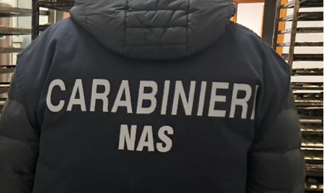 Alimenti privi di tracciabilit&agrave; e carenze nell'igiene. Chiusure e multe per i Nas