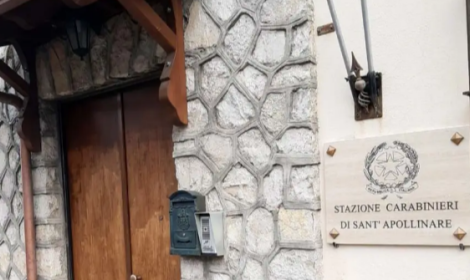 Lite per una donna contesa. Investe con l'auto il "rivale": arrestato per tentato omicidio