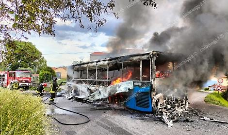 autobus in fiamme