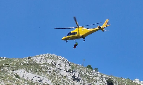 Trovato l'uomo caduto con il parapendio