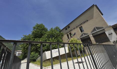 Rubano una luminaria per fare colpo su una ragazza. Assolti dalle accuse di ricettazione e di furto aggravato