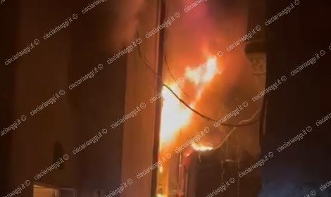 Incendio in un appartamento. Ferita un&rsquo;anziana