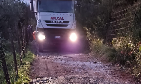 Via del Monticello torna percorribile anche con le auto