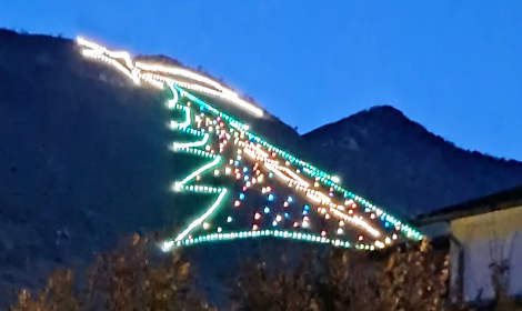 L&rsquo;albero di San Vittore risplende