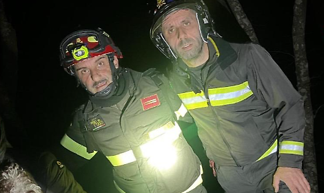 Si incammina in un sentiero ma perde l'orientamento. Messo in salvo dai vigili del fuoco
