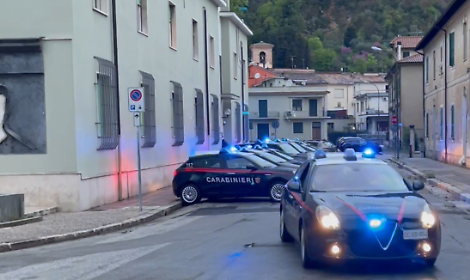 Al bar nonostante i domiciliari per stalking alla sorella: per un cinquantunenne si aprono le porte del carcere