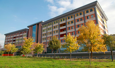 Lividi sospetti sul corpo di un'anziana morta. Aperto un fascicolo