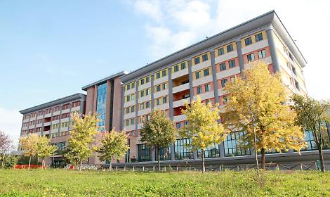 Lividi sospetti sul corpo di un'anziana morta. Ieri l'autopsia