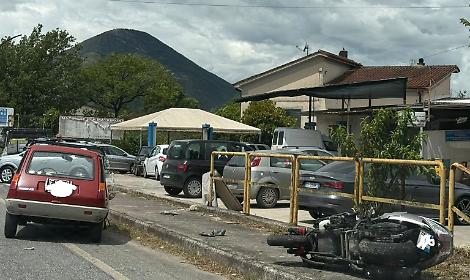 Scontro tra moto e auto. Motociclista ricoverato in codice rosso