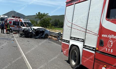 Scontro sulla Monti Lepini fra una cisterna del latte e un'auto. Eliambulanza sul posto