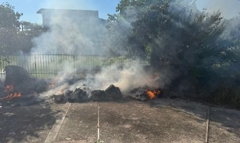 Incendio in un'abitazione. Due carabinieri finiscono in ospedale 