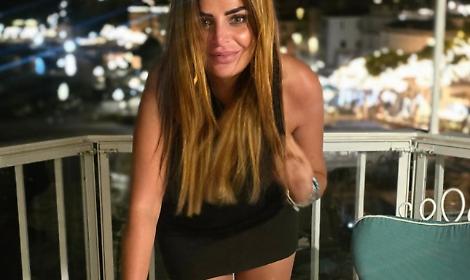 Uomini e Donne, Roberta Di Padua invitata al suicidio: &laquo;Buttati di sotto&raquo;