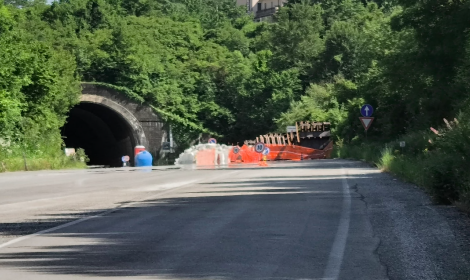 La galleria resta chiusa. Economia in ginocchio