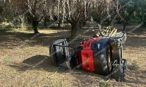 Si ribalta con il bobcat: paura per un settantaquattrenne
