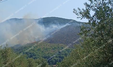 La montagna torna a bruciare