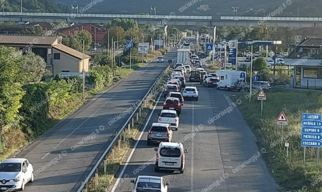 Apre un negozio sulla Monti Lepini. E il traffico va in tilt