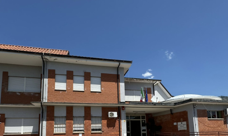 Aule, corridoi e palestra allagati nella scuola di Piumarola