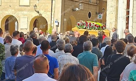 Malore fatale nel suo bar. Commosso addio ad Angela Quattrociocchi