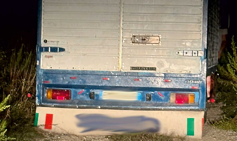 Beccati mentre scaricavano rifiuti speciali da un camion