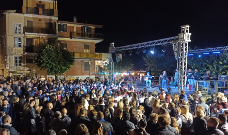 La sagra dell&rsquo;uva compie settant&rsquo;anni. In alto i calici