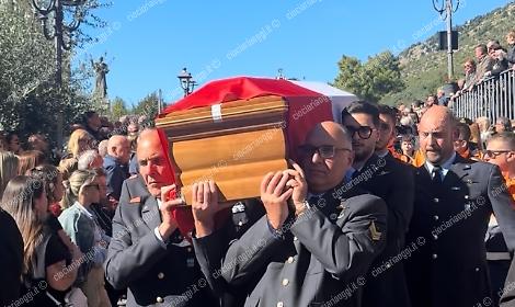 L'abbraccio di Serrone al suo ragazzo d'oro