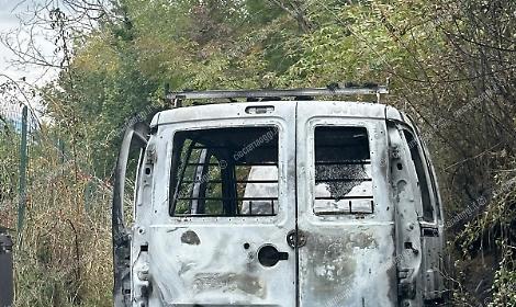 Auto in fiamme nella zona di Collepiscioso: sul posto i vigili del fuoco