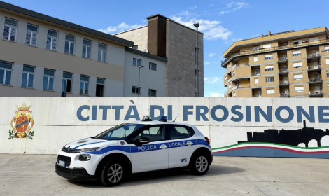 Accusato di furto da un connazionale, tenta la fuga ma viene bloccato