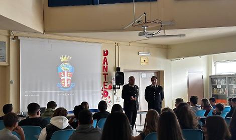 Carabinieri nelle scuole: a lezione di legalit&agrave;
