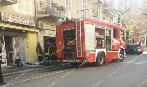 Incendio alla libreria Minerva forse per un corto circuito