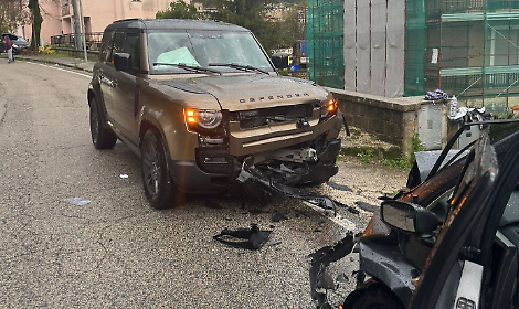 Scontro frontale tra due auto: due feriti