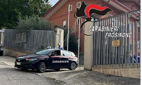 Rubano un cellulare in un bar. Denunciati