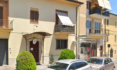 Due persone sospette vicino a un supermercato: sequestrati 700 euro e proposto il foglio di via