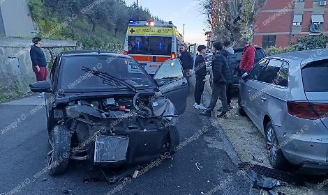 Incidente lungo la Circonvallazione nord: distrutta una citycar
