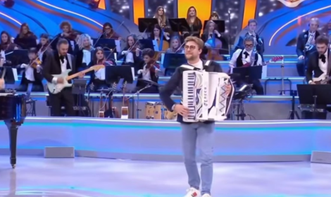 Con la sua fisarmonica conquista &ldquo;La Corrida&rdquo;