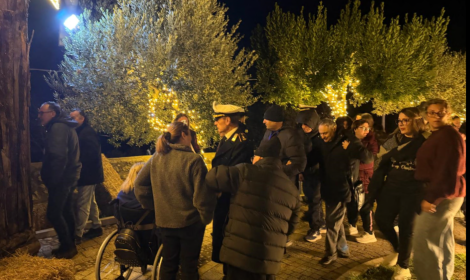 Il presepe illumina il parco pubblico