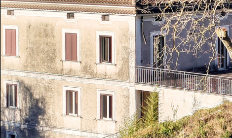 Furto di persiane, radiatori e discendenti