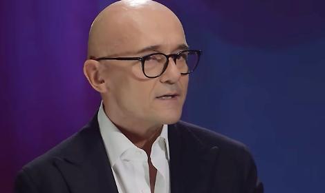 Alfonso Signorini si autosospende da Mediaset dopo le accuse di Corona