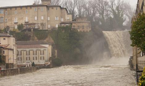 Piogge copiose, la cascata grande si fa minacciosa