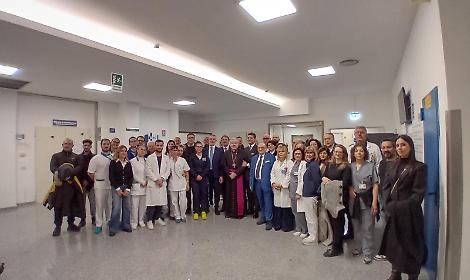 Il vescovo fa visita a Citt&agrave; Bianca: &laquo;Questa &egrave; la casa della vita&raquo;