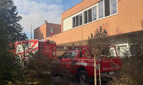 Scoppia un incendio a scuola: sul posto i vigili del fuoco
