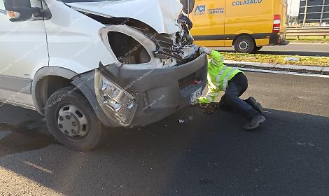 Tamponamento fra autocarri all'uscita dal casello