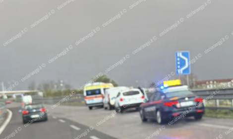 Incidente tra tre auto sulla superstrada. Sul posto il 118