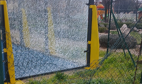 Danni al campo di padel: residenti preoccupati