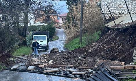 Frana lungo la provinciale: chiusa la strada