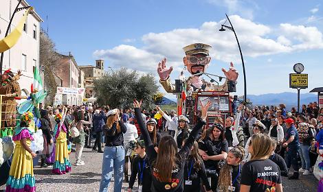 Carnevale Monticiano, carri, maschere e street food