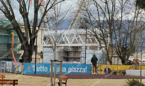 Stazione, il nuovo sovrappasso gi&agrave; svetta